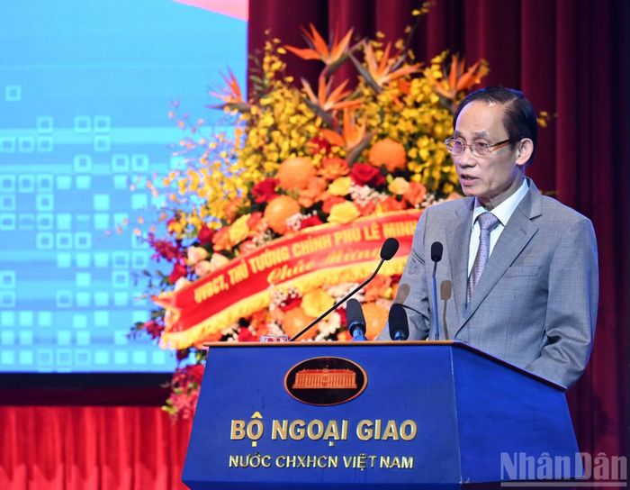 Bộ trưởng Ngoại giao Lê Hoài Trung phát biểu khai mạc phiên toàn thể.