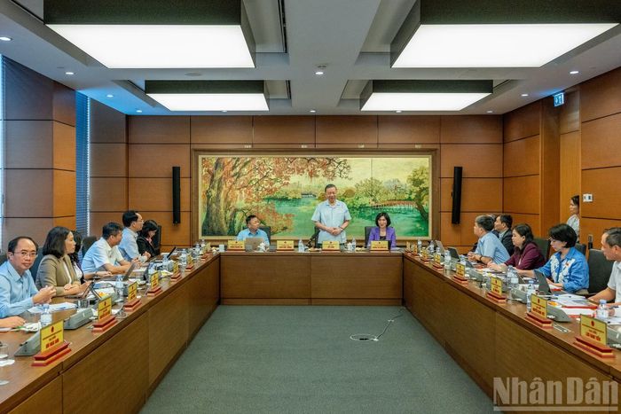 Quang cảnh phiên thảo luận tại Tổ 1.