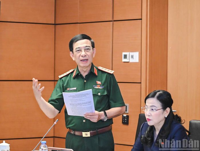 Đại tướng Phan Văn Giang, Phó Thủ tướng, Bộ trưởng Quốc phòng phát biểu thảo luận tại Tổ 6 (thành phố Đồng Nai và tỉnh Thái Nguyên).