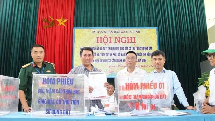 Ban tổ chức hướng dẫn, phổ biến quy chế bốc thăm.