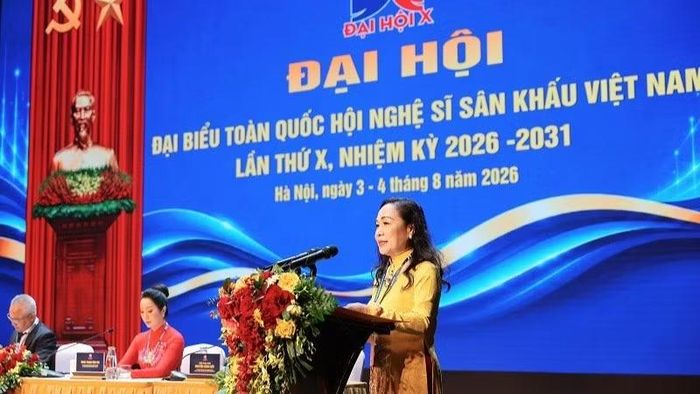 Nghệ sĩ Nhân dân Trịnh Thúy Mùi phát biểu khai mạc. (Ảnh: PHẠM TUẤN ANH)