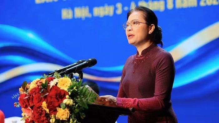 Đồng chí Hà Thị Nga, Ủy viên Trung ương Đảng, Phó Chủ tịch-Tổng Thư ký Ủy ban Trung ương Mặt trận Tổ quốc Việt Nam phát biểu chỉ đạo tại Đại hội (Ảnh: PHẠM TUẤN ANH)