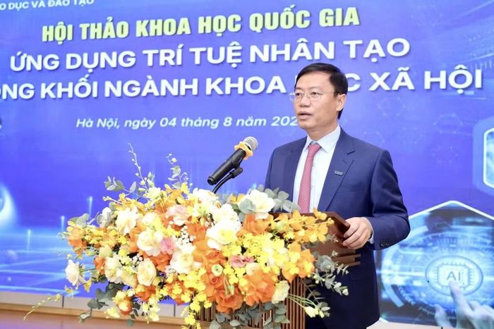 Phó Giáo sư, Tiến sĩ Bùi Đức Thọ, Giám đốc Đại học Kinh tế quốc dân.