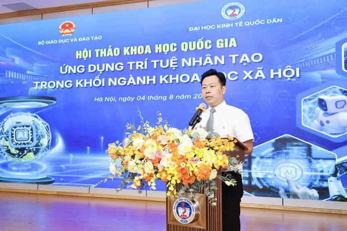 Thứ trưởng Giáo dục và Đào tạo Lê Quân phát biểu tại hội thảo.