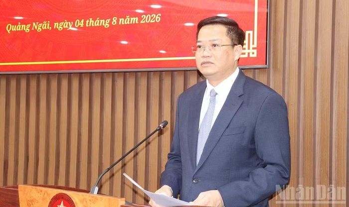 Chủ tịch Ủy ban nhân dân tỉnh Quảng Ngãi Nguyễn Đức Tâm phát biểu tại buổi trao Huân chương Lao động.