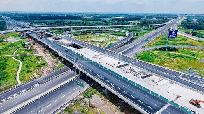 Dự án có chiều dài khoảng 22km, tổng mức đầu tư gần 15.000 tỷ đồng.