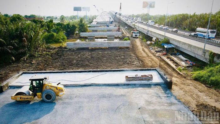 Đơn vị thi công nền đường mở rộng cao tốc Thành phố Hồ Chí Minh-Long Thành khu vực từ 4 lên 8 làn xe.