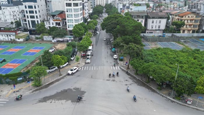 Theo quyết định ngày 31/7 của Ủy ban nhân dân thành phố Hà Nội, tuyến phố đi bộ thí điểm tại phố Thành Thái và Khúc Thừa Dụ sẽ hoạt động vào tối cuối tuần, ngày lễ và các đợt cao điểm.