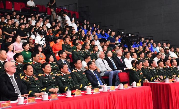 Các đại biểu tham dự chương trình. (Ảnh: VŨ DUY)