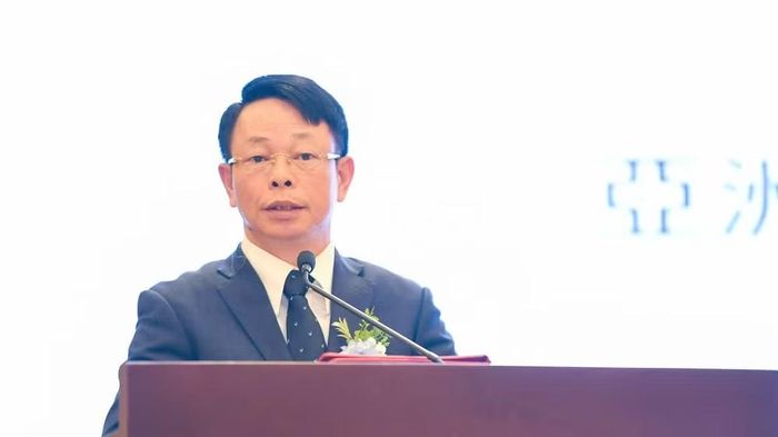 Nhà báo Phùng Công Sưởng, Tổng Biên tập Báo Tiền Phong, Trưởng Ban tổ chức AIMO Việt Nam phát biểu ý kiến. (Ảnh: Ban tổ chức cung cấp)