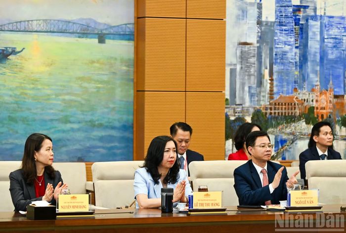 Lãnh đạo Bộ Ngoại giao, các Đại sứ, Trưởng cơ quan đại diện ngoại giao Việt Nam ở nước ngoài dự cuộc gặp. (Ảnh: DUY LINH)