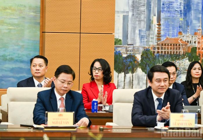 Lãnh đạo Bộ Ngoại giao, các Đại sứ, Trưởng cơ quan đại diện ngoại giao Việt Nam ở nước ngoài dự cuộc gặp. (Ảnh: DUY LINH)