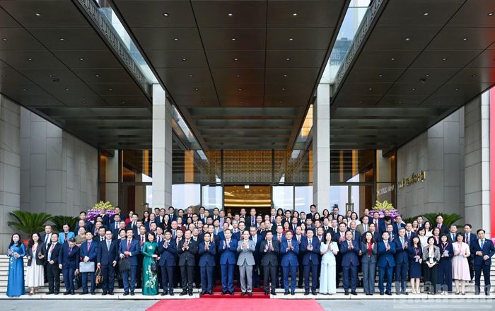 Chủ tịch Quốc hội Trần Thanh Mẫn với lãnh đạo Bộ Ngoại giao, các Đại sứ, Trưởng cơ quan đại diện ngoại giao Việt Nam ở nước ngoài. (Ảnh: DUY LINH)