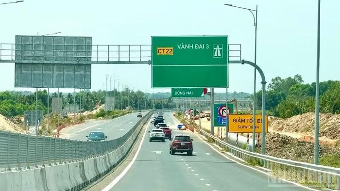 Một đoạn dự án Vành đai 3-Thành phố Hồ Chí Minh, đoạn qua Đồng Nai đã được đưa vào khai thác tạm từ nhiều tháng qua.