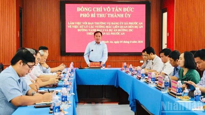 Phó Bí thư Thành ủy Đồng Nai Võ Tấn Đức phát biểu kết luận buổi làm việc.