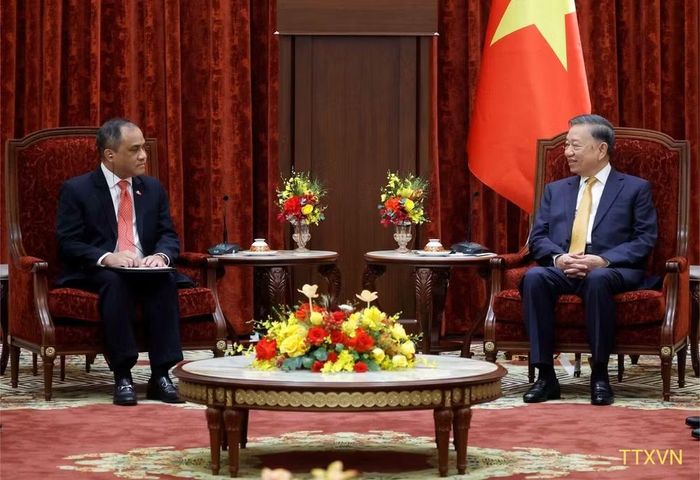 Tổng Bí thư, Chủ tịch nước Tô Lâm với Đại sứ Philippines tại Việt Nam Francisco. (Ảnh: TTXVN)