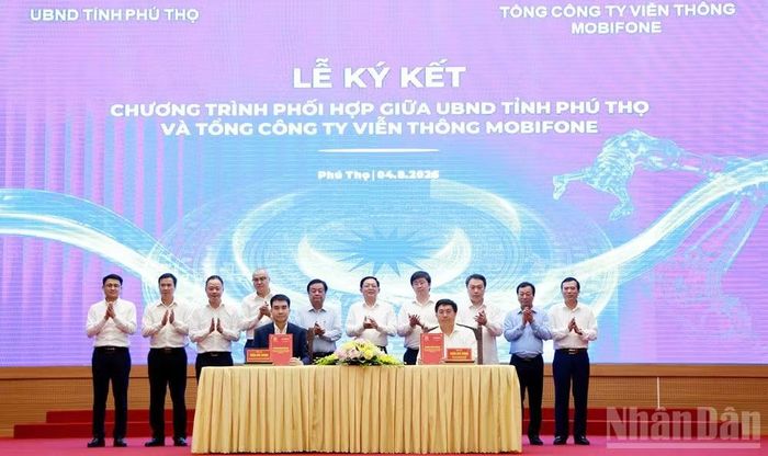 Lãnh đạo tỉnh Phú Thọ ký kết các chương trình phối hợp chiến lược về khoa học công nghệ, đổi mới sáng tạo và chuyển đổi số với các bộ, ngành và cơ quan Trung ương.