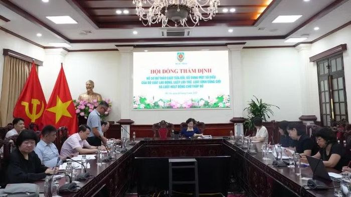 Quang cảnh họp thẩm định. (Ảnh: HỒNG MÂY)