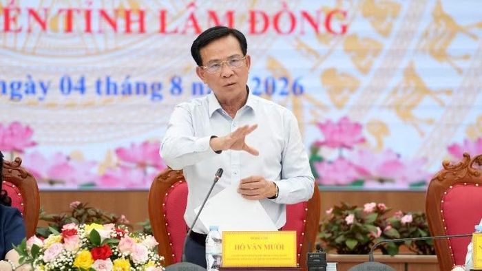 Đồng chí Hồ Văn Mười phát biểu tại buổi làm việc. (Ảnh: Ủy ban nhân dân tỉnh Lâm Đồng cung cấp)