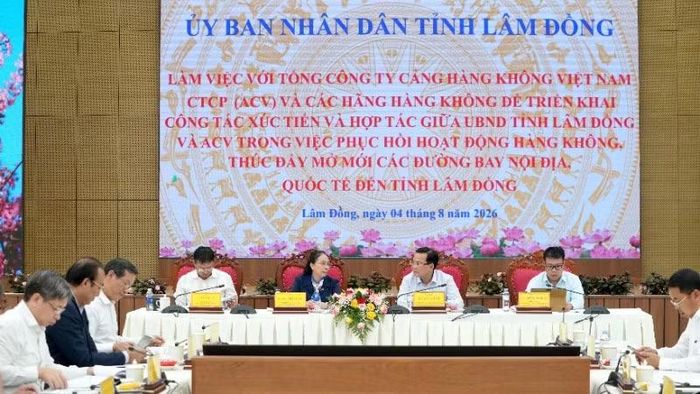  Ủy ban nhân dân tỉnh Lâm Đồng làm việc với Tổng Công ty Cảng hàng không Việt Nam (ACV) và các hãng hàng không để mở lại sân bay Liên Khương. (Ảnh: Ủy ban nhân dân tỉnh Lâm Đồng cung cấp) 