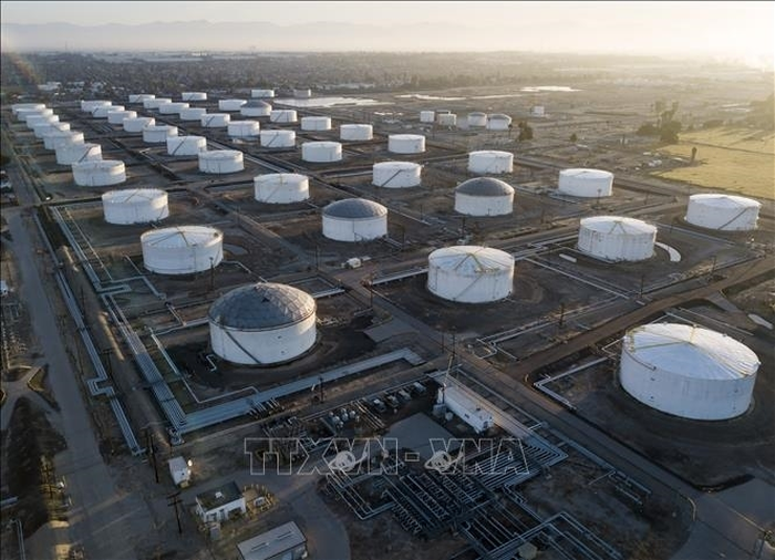  OPEC+ thông qua kế hoạch nâng hạn ngạch sản lượng từ tháng 9, qua đó giúp hạ nhiệt giá xăng dầu. Ảnh: TTXVN 