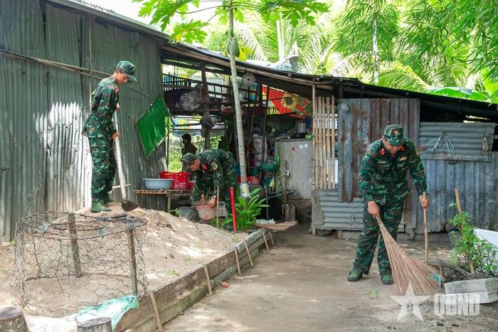 Giúp gia đình dọn dẹp, vệ sinh quanh khuôn viên. 