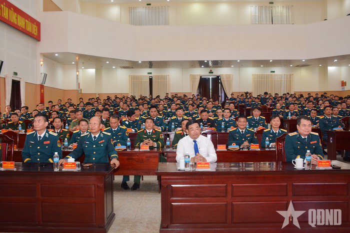 Các đại biểu dự Lễ công bố quyết định.