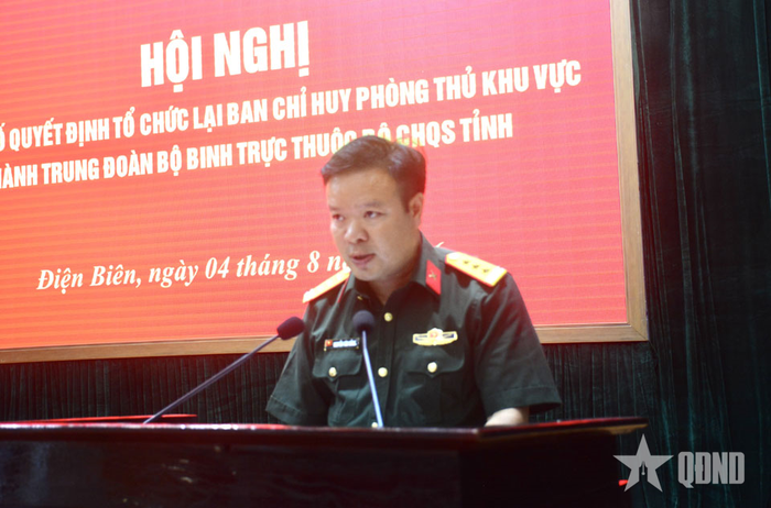  Thượng tá Nguyễn Văn Bằng, Trung đoàn trưởng Trung đoàn Bộ binh 12 phát biểu nhận nhiệm vụ. 