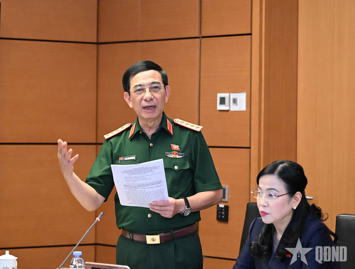 Đại tướng Phan Văn Giang giải trình ý kiến đại biểu Quốc hội. 