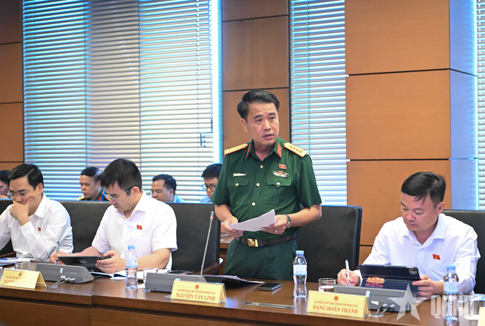  Đại biểu Nguyễn Tấn Linh phát biểu. Ảnh: TRỌNG HẢI