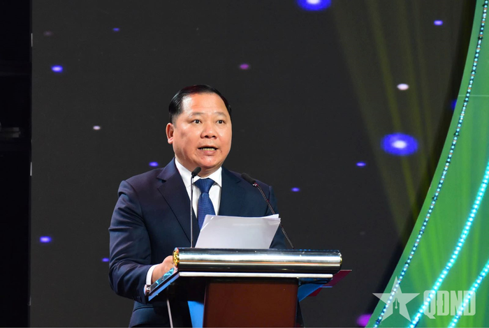 Đồng chí Nguyễn Phi Long phát biểu. Ảnh: VŨ DUY