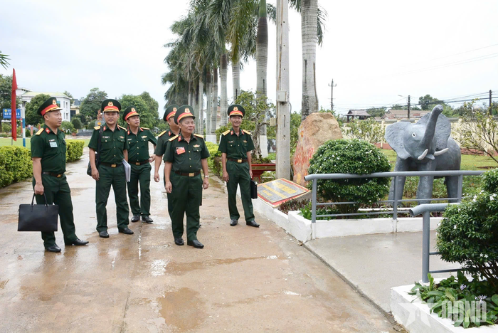 Cảnh quan doanh trại sáng, xanh, sạch, đẹp, nền nếp, chính quy của Lữ đoàn Đặc công bộ 198.
