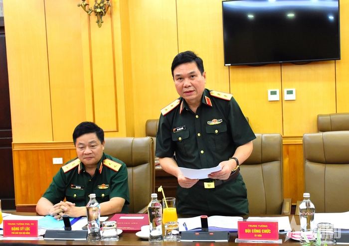 Trung tướng Bùi Công Chức, Cục trưởng Cục Tổ chức (Tổng cục Chính trị) phát biểu. 