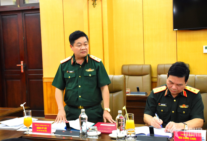 Trung tướng, PGS, TS Đặng Sỹ Lộc, Giám đốc Học viện Chính trị phát biểu. 