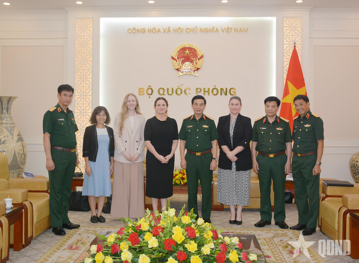 Các đại biểu chụp ảnh chung.