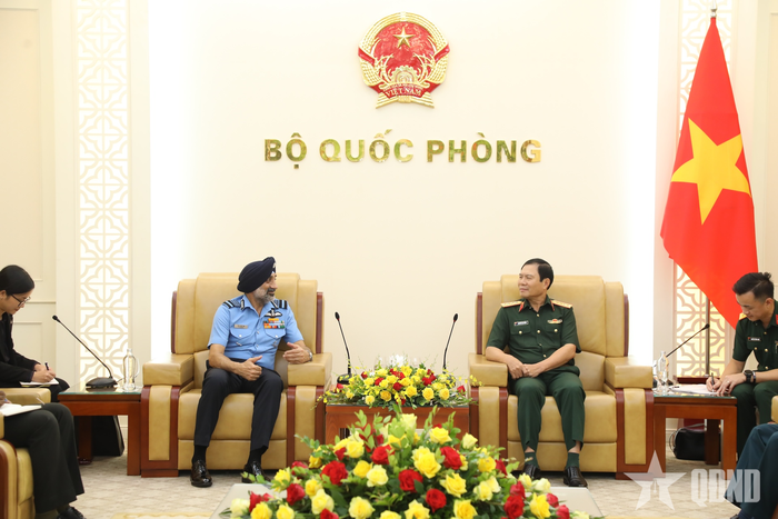 Đại tướng Nguyễn Tân Cương tiếp Đại tướng AP Singh.