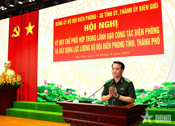 Trung tướng Vũ Trung Kiên, Ủy viên Trung ương Đảng, Tư lệnh Bộ đội Biên phòng phát biểu tại hội nghị.