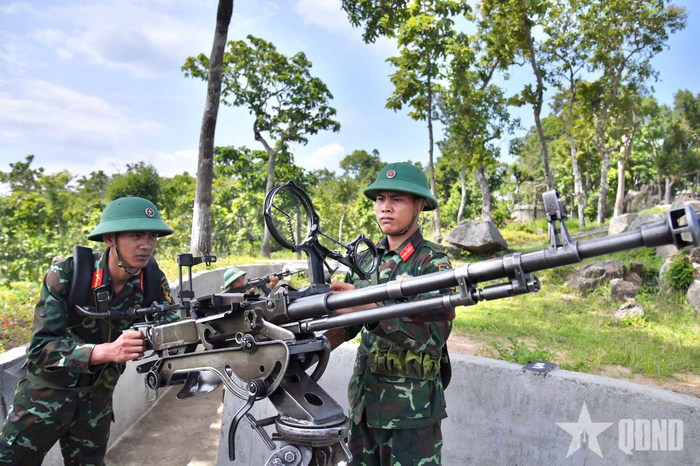  Tích cực sục sạo phát hiện mục tiêu.