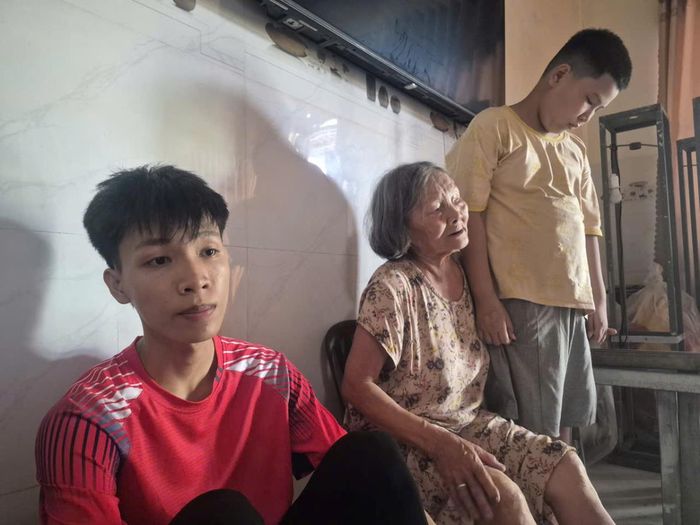 Vợ chồng ông Tuấn mất đi để lại nỗi đau cho mẹ già và 2 con.