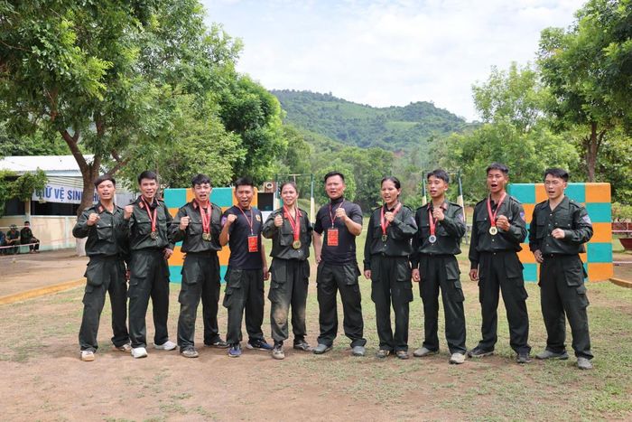 Đơn vị Bộ Tư lệnh Cảnh sát Cơ động thể hiện sức mạnh vượt trội khi cán đích ở vị trí thứ Nhất với thời gian ấn tượng 167.46 giây.