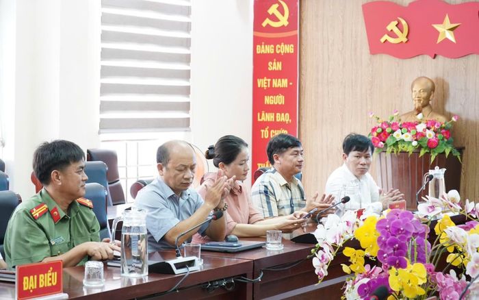 Các đại biểu tham dự tại buổi tuyên dương, khen thưởng.