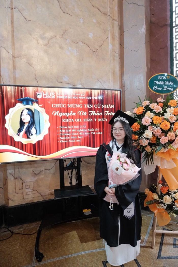 Trong bốn năm đại học, Thảo Trâm nhận gần 400 triệu đồng tiền học bổng nhờ thành tích học tập và nghiên cứu khoa học.