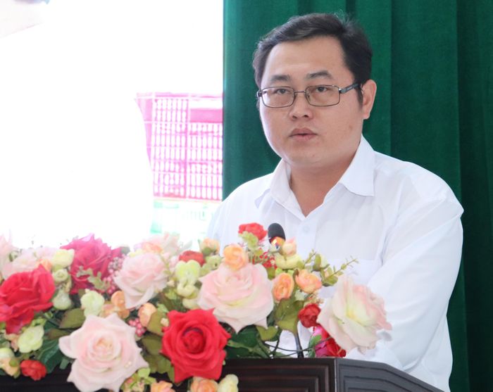  Đồng chí Hoàng Minh Thắng chia sẻ tại tọa đàm 
