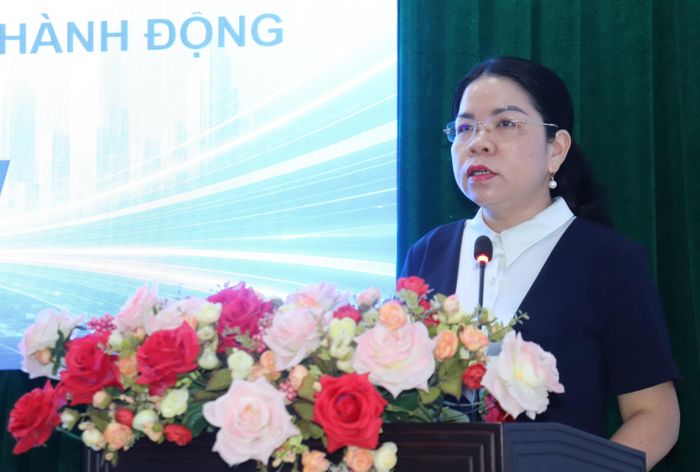  Đồng chí Nguyễn Thị Ngọc Xuân phát biểu tại tọa đàm 