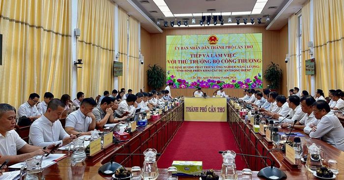 Quang cảnh buổi làm việc