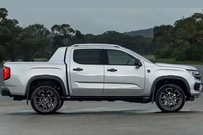Volkswagen Amarok W600 đã lần đầu tiên ra mắt vào tháng 6/2025. Mãi đến nay, Volkswagen mới công bố giá bán của phiên bản này trước khi những chiếc xe đầu tiên được bàn giao vào tháng 9/2026. Theo đó, tại thị trường Úc, Volkswagen Amarok W600 có giá giá khởi điểm 91.990 AUD (khoảng 1,692 tỷ đồng), chưa bao gồm các chi phí lăn bánh.