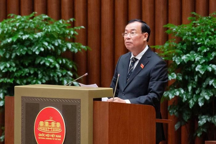 Chủ nhiệm Ủy ban Quốc phòng, An ninh và Đối ngoại, Thượng tướng Lê Tấn Tới trình bày Báo cáo tóm tắt Thẩm tra dự án Luật.
