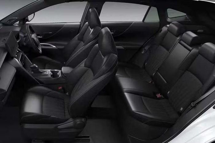 Về thiết kế, mẫu xe SUV Toyota Harrier 2027 thế hệ mới gần như không thay đổi so với phiên bản hiện hành. Hai phiên bản cao cấp Z Night Shade và Z Leather Package được bổ sung thêm nhiều chi tiết sơn đen nhằm tăng vẻ thể thao.