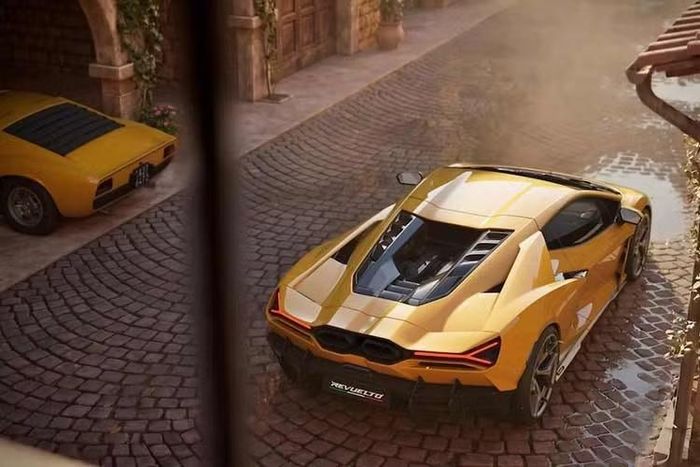 Lamborghini không công bố hình ảnh nội thất, nhưng cho biết phiên bản đặc biệt này có ghế ngồi “tái hiện lại họa tiết 'cannelloni' đặc trưng” của mẫu Miura nguyên bản.