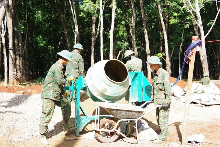 Lực lượng quân đội hỗ trợ, sớm đưa trường nội trú liên cấp tại Gia Lai đi vào hoạt động.